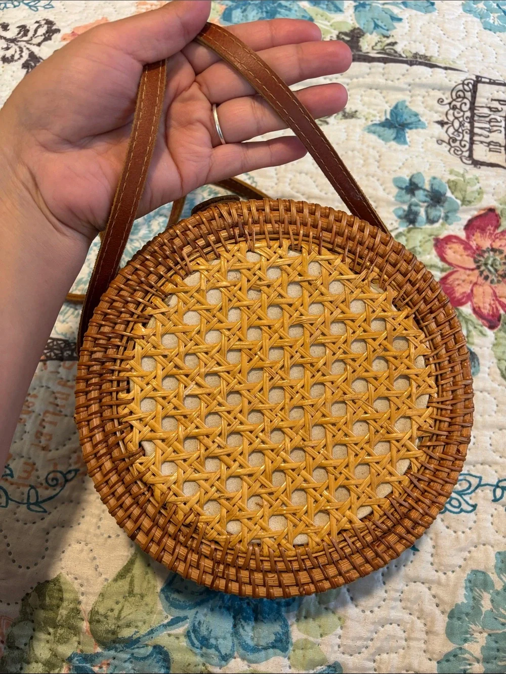 N/A handwoven round